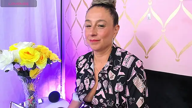 Snapshot of ladylians chatting on 01-23-25, 06:56 ladylians online show from 01-23-25, 06:56