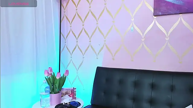 Snapshot of ladylians chatting on 01-31-25, 01:43 ladylians online show from 01-31-25, 01:43