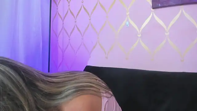 Snapshot of ladylians chatting on 02-11-25, 01:31 ladylians online show from 02-11-25, 01:31