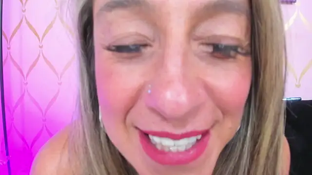 Snapshot of ladylians chatting on 02-14-25, 01:13 ladylians online show from 02-14-25, 01:13