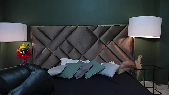 Snapshot of Mia_Elowen chatting on 03-08-25, 11:18 Mia Elowen online show from 03-08-25, 11:18