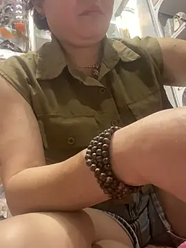 Snapshot of Cesywet chatting on 02-13-25, 06:30 Cesywet online show from 02-13-25, 06:30