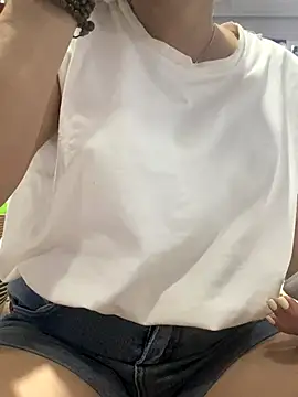 Snapshot of Cesywet chatting on 09-27-25, 04:50 Cesywet online show from 09-27-25, 04:50