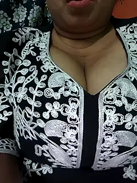 Snapshot of Rinki_Guptaa chatting on 01-14-25, 11:10 Rinki Guptaa online show from 01-14-25, 11:10