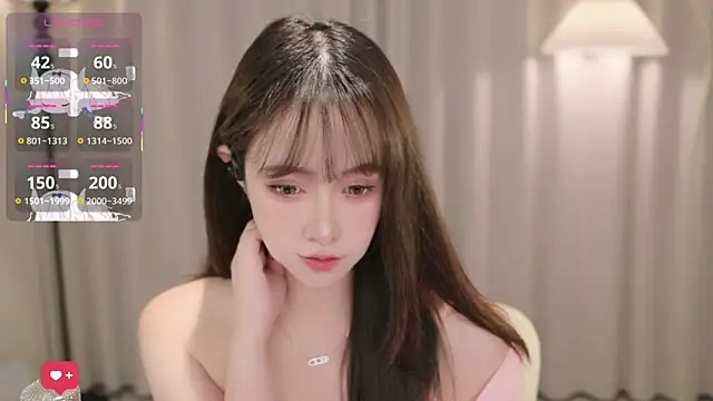 Snapshot of -Yokyo chatting on 11-18-25, 11:37 -Yokyo online show from 11-18-25, 11:37