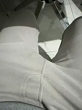 Snapshot of homidor chatting on 12-14-24, 09:35 homidor online show from 12-14-24, 09:35