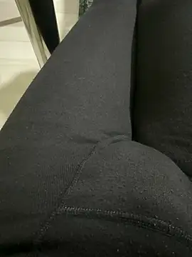 Snapshot of homidor chatting on 01-17-25, 10:34 homidor online show from 01-17-25, 10:34