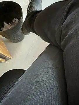 Snapshot of homidor chatting on 02-06-25, 01:43 homidor online show from 02-06-25, 01:43