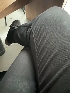 Snapshot of homidor chatting on 03-21-25, 02:18 homidor online show from 03-21-25, 02:18