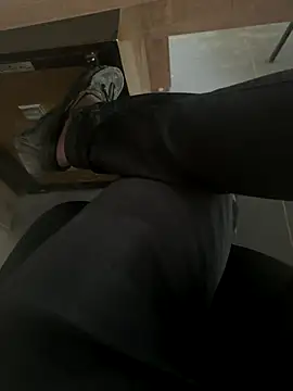 Snapshot of homidor chatting on 09-19-25, 03:13 homidor online show from 09-19-25, 03:13