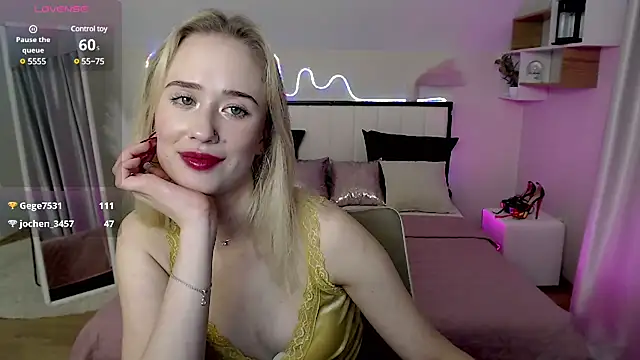 Snapshot of SashaBrooks chatting on 01-22-25, 09:43 SashaBrooks online show from 01-22-25, 09:43