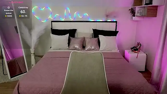 Snapshot of SashaBrooks chatting on 02-04-25, 01:13 SashaBrooks online show from 02-04-25, 01:13