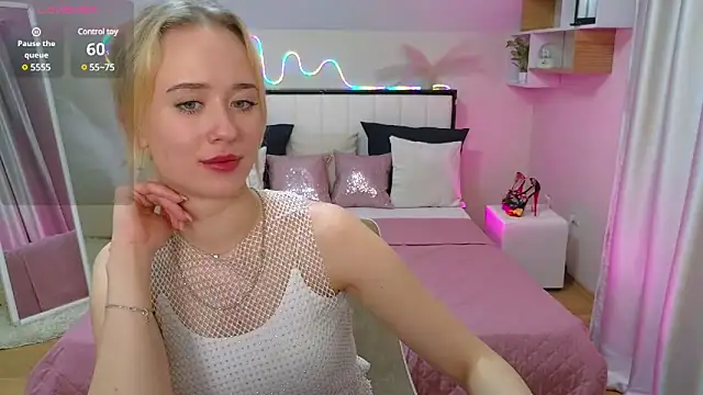 Snapshot of SashaBrooks chatting on 03-01-25, 12:39 SashaBrooks online show from 03-01-25, 12:39