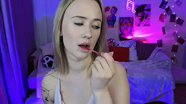 Snapshot of SashaBrooks chatting on 10-16-25, 01:34 SashaBrooks online show from 10-16-25, 01:34