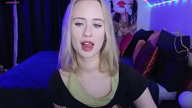 Snapshot of SashaBrooks chatting on 10-19-25, 06:08 SashaBrooks online show from 10-19-25, 06:08