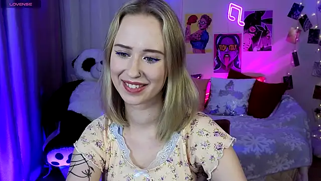 Snapshot of SashaBrooks chatting on 10-24-25, 06:04 SashaBrooks online show from 10-24-25, 06:04