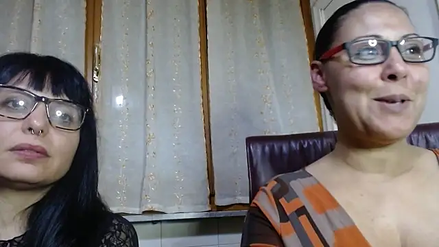 Snapshot of Foxlady2271 chatting on 02-22-26, 09:13 Foxlady2271 online show from 02-22-26, 09:13