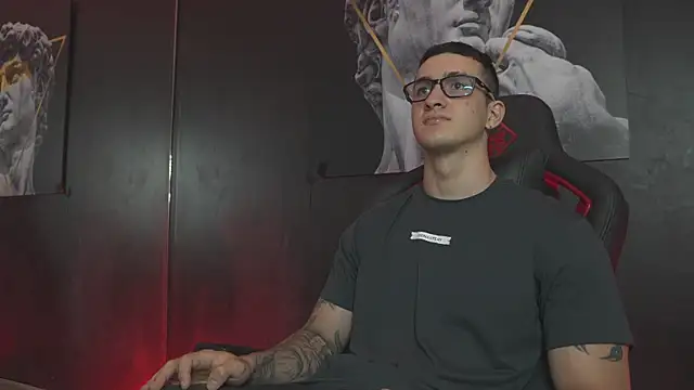 Snapshot of JacksonOlsenn chatting on 11-10-25, 08:41 JacksonOlsenn online show from 11-10-25, 08:41