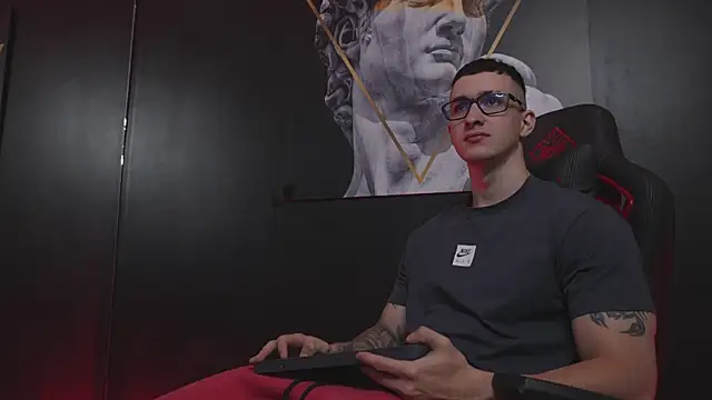 Snapshot of JacksonOlsenn chatting on 11-19-25, 11:05 JacksonOlsenn online show from 11-19-25, 11:05