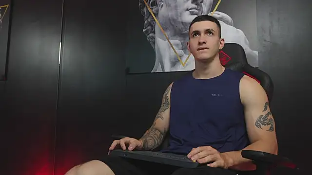 Snapshot of JacksonOlsenn chatting on 11-24-25, 08:30 JacksonOlsenn online show from 11-24-25, 08:30