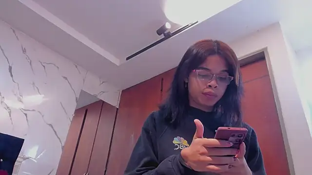 evelyn wine online show from 10-13-25, 07:03