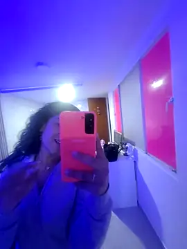 Snapshot of NINA_18_YEARS chatting on 11-27-25, 08:00 NINA 18 YEARS online show from 11-27-25, 08:00