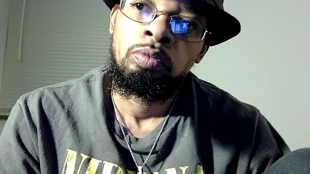Snapshot of WhiskeyWood_DuhGOD chatting on 02-25-25, 02:25 WhiskeyWood DuhGOD online show from 02-25-25, 02:25