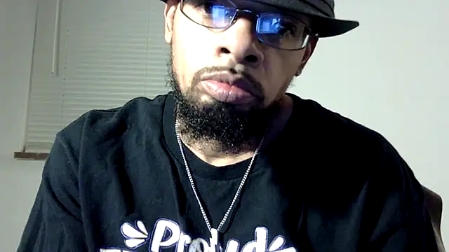 Snapshot of WhiskeyWood_DuhGOD chatting on 03-06-25, 02:19 WhiskeyWood DuhGOD online show from 03-06-25, 02:19