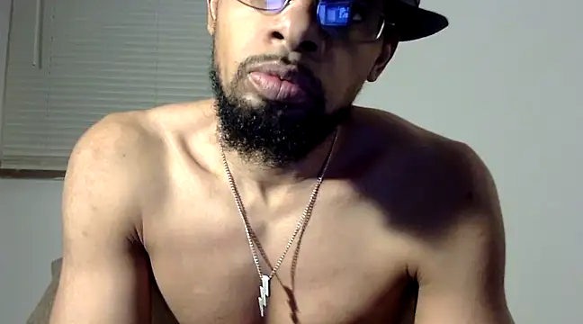 Snapshot of WhiskeyWood_DuhGOD chatting on 03-14-25, 01:59 WhiskeyWood DuhGOD online show from 03-14-25, 01:59