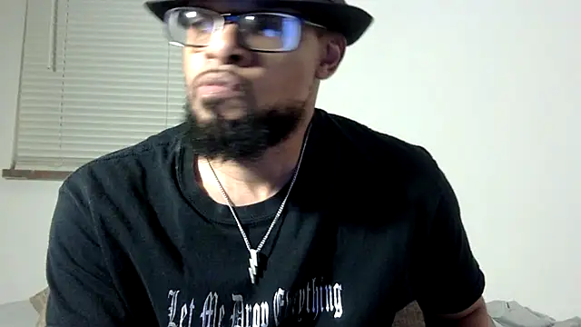Snapshot of WhiskeyWood_DuhGOD chatting on 09-21-25, 01:40 WhiskeyWood DuhGOD online show from 09-21-25, 01:40