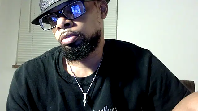 Snapshot of WhiskeyWood_DuhGOD chatting on 09-22-25, 01:18 WhiskeyWood DuhGOD online show from 09-22-25, 01:18