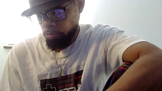 Snapshot of WhiskeyWood_DuhGOD chatting on 10-08-25, 04:37 WhiskeyWood DuhGOD online show from 10-08-25, 04:37
