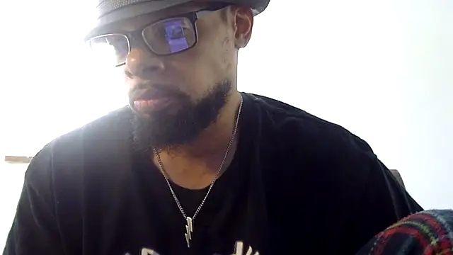 Snapshot of WhiskeyWood_DuhGOD chatting on 10-17-25, 05:04 WhiskeyWood DuhGOD online show from 10-17-25, 05:04