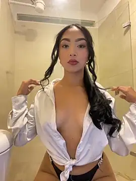 Snapshot of SOPHIACANDY19_ chatting on 10-16-25, 11:17 SOPHIACANDY19 online show from 10-16-25, 11:17