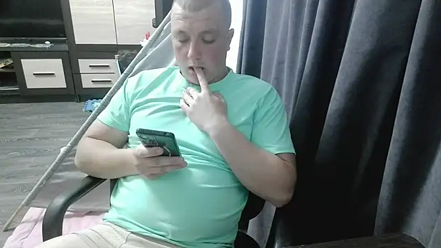 Snapshot of gamblingbum chatting on 05-20-26, 01:17 gamblingbum online show from 05-20-26, 01:17