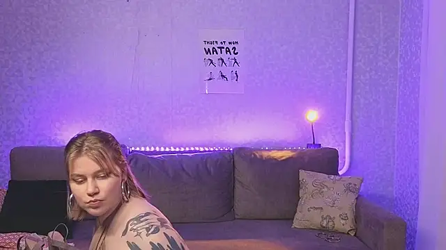 Kira Citro online show from 01-11-25, 12:01