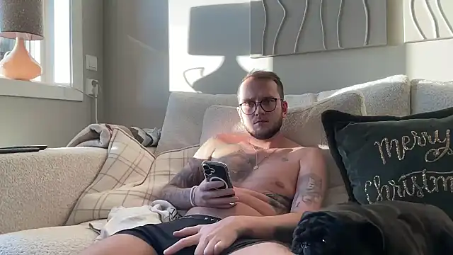 Snapshot of thehornyguy97 chatting on 12-04-24, 12:58 thehornyguy97 online show from 12-04-24, 12:58