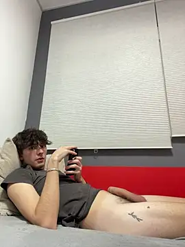 Snapshot of Adriiann__21 chatting on 12-26-24, 11:57 Adriiann 21 online show from 12-26-24, 11:57