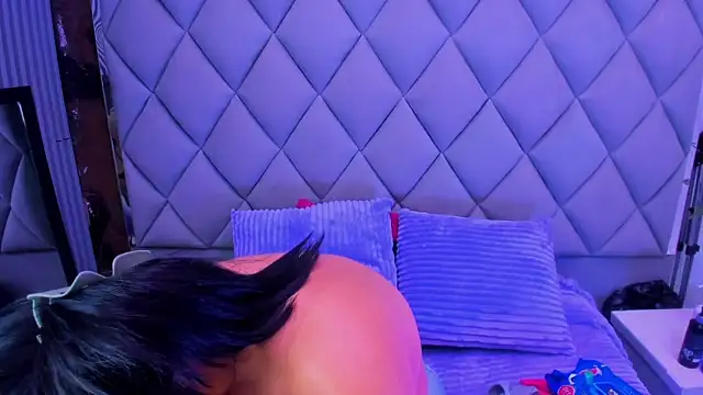 venusowen  online show from 10-18-25, 01:23