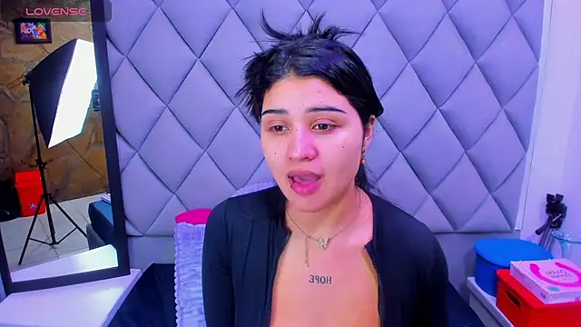 venusowen  online show from 11-14-25, 02:16