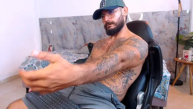 Snapshot of hanz_col chatting on 11-25-25, 02:11 hanz col online show from 11-25-25, 02:11