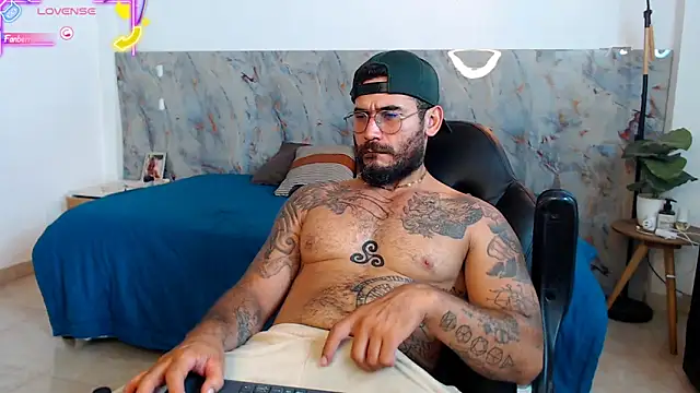 Snapshot of hanz_col chatting on 12-21-25, 03:24 hanz col online show from 12-21-25, 03:24