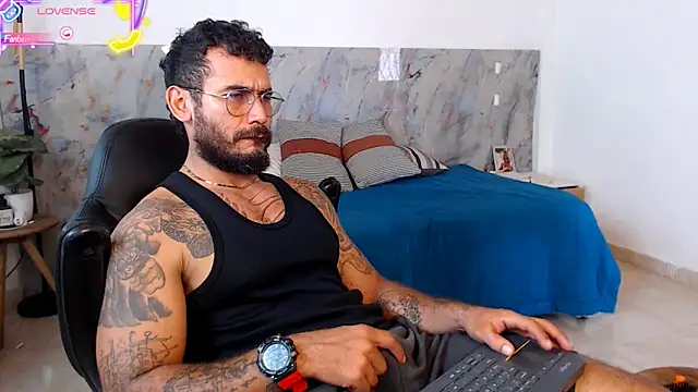 Snapshot of hanz_col chatting on 12-22-25, 03:31 hanz col online show from 12-22-25, 03:31