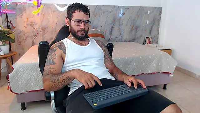 Snapshot of hanz_col chatting on 01-08-26, 12:18 hanz col online show from 01-08-26, 12:18