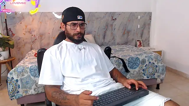 Snapshot of hanz_col chatting on 01-14-26, 02:39 hanz col online show from 01-14-26, 02:39