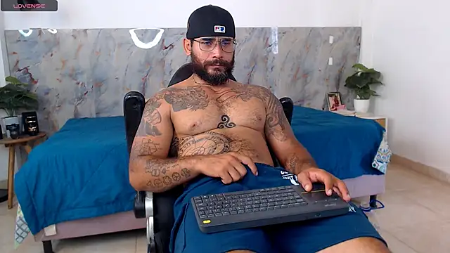 Snapshot of hanz_col chatting on 03-09-26, 04:00 hanz col online show from 03-09-26, 04:00