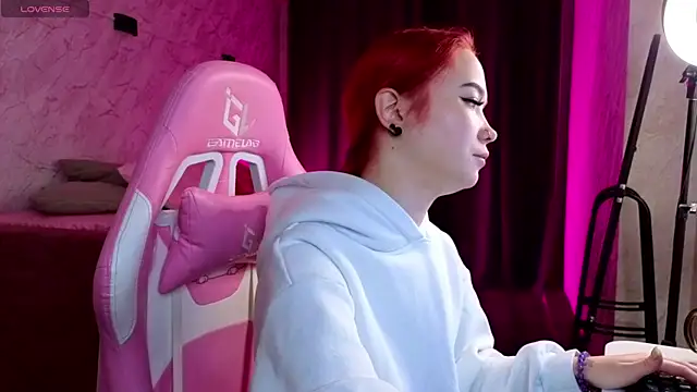 Kira yoon online show from 12-03-25, 12:40