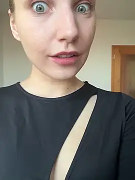 Snapshot of Sofia_Poly chatting on 02-22-25, 09:37 Sofia Poly online show from 02-22-25, 09:37