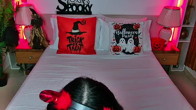 MadilynFox online show from 10-31-25, 07:48