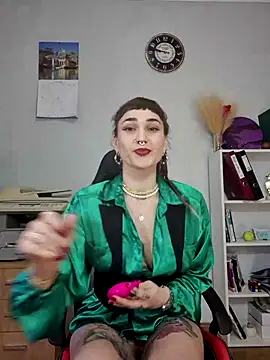 Snapshot of FoxRineHelen chatting on 02-18-25, 02:49 FoxRineHelen online show from 02-18-25, 02:49